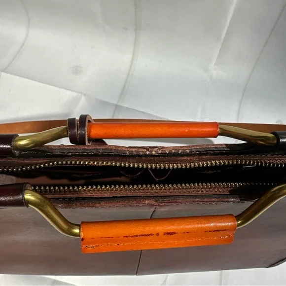 Old Trend Camden Convertible Medium Tote In Brown 100% Cowhide Leather MSRP $218 - Picture 4 of 16